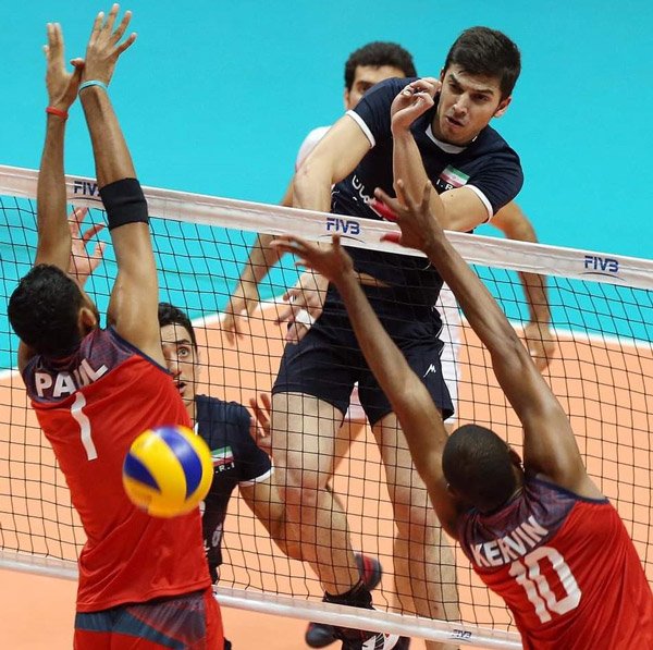 Sajad Dehnavi playing volleyball